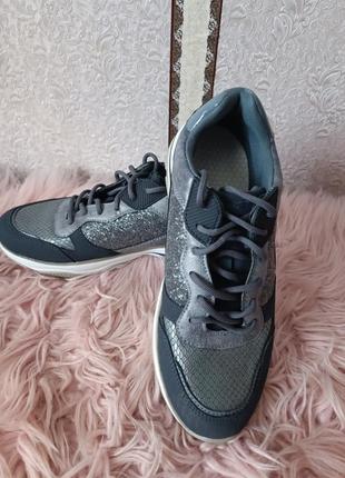 Классные кроссовки