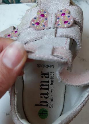 Детские босоножки сандалии кожаные девочке блестящие розовые белые тапочки макасины хайтопы закрытая пятка носок4 фото