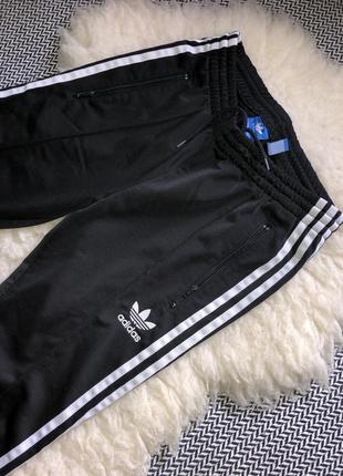 Спортивные штаны adidas оригинал лампасы внизу молнии3 фото