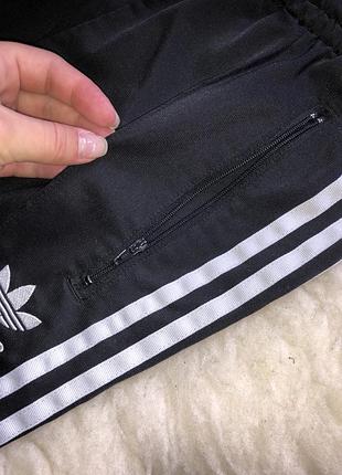 Спортивные штаны adidas оригинал лампасы внизу молнии10 фото