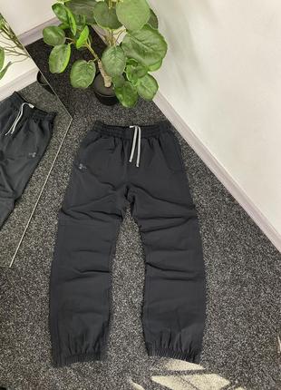 Широкие спортивные брюки under armor черные нейлоновые