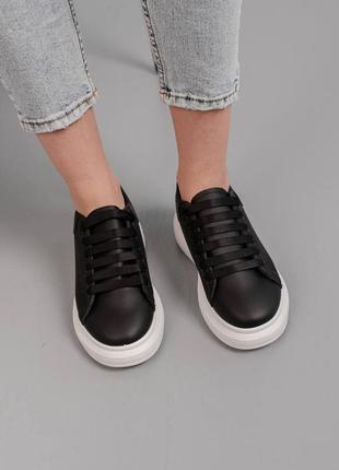 Женские кроссовки черные с белой подошвой3 фото