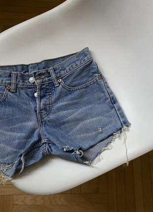 Короткі шорти levi’s - 25 розмір.