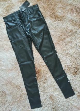 Брюки эко кожа в темно-зеленом цвете