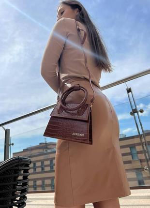 Женская сумка из эко-кожи jacquemus le chiquito croco brown, брендовая сумка-клатч маленькая через3 фото