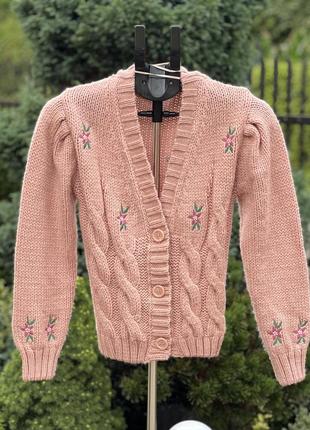 Розкішний стильний светр кофта кардиган з вишивкою пудровий s