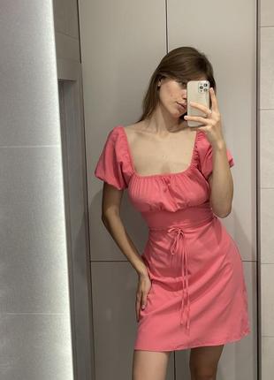 Розовое платье с открытой спиной2 фото