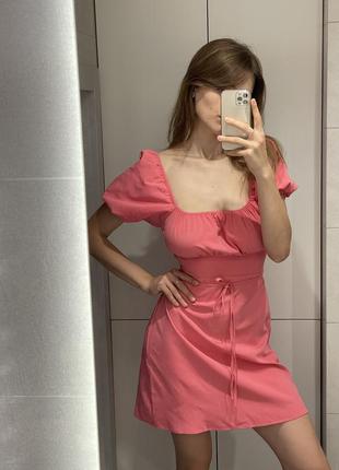 Розовое платье с открытой спиной3 фото