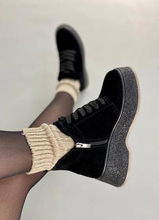 Ботинки женские замшевые черные на байке7 фото