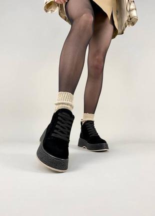 Ботинки женские замшевые черные на байке4 фото