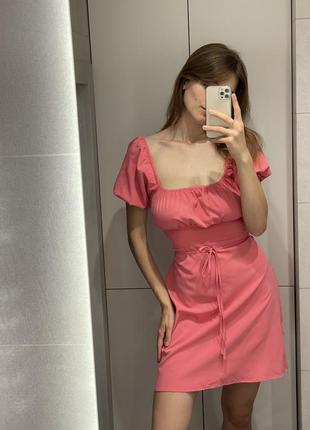 Розовое платье с открытой спиной4 фото