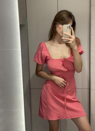 Розовое платье с открытой спиной5 фото