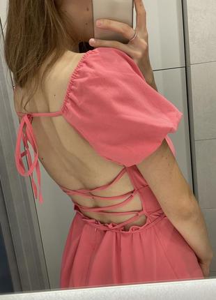 Розовое платье с открытой спиной7 фото