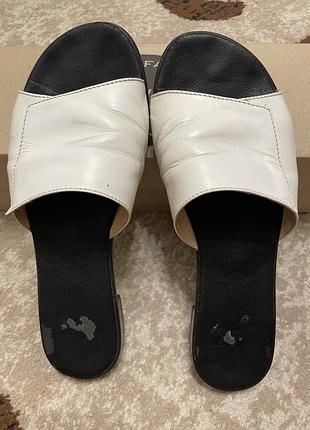 Шкіряні шльопанці, кожані шльопки