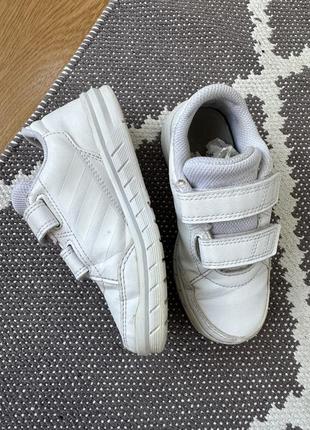 Кроссовки adidas