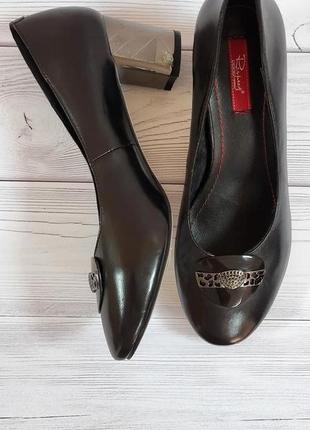 Шикарные женские кожаные туфли с необычным каблуком2 фото