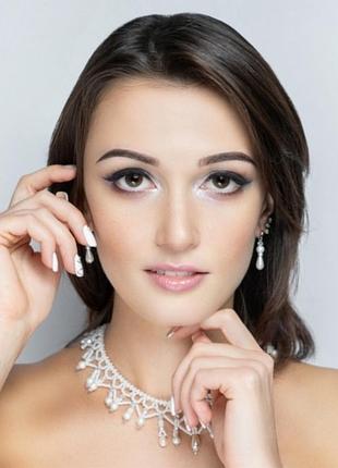 Комплект украшений из бисера и бусин ( колье и серьги)