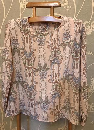 Очень красивая и стильная брендовая блузка.