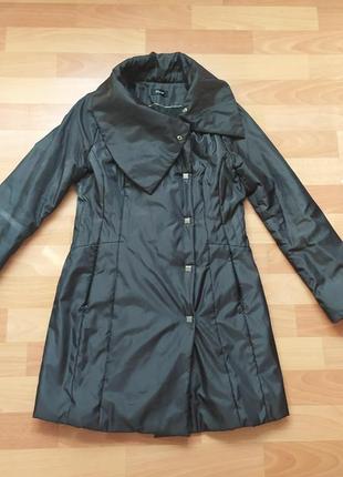 Пальто модного бренду your face чорне болоньове приталене