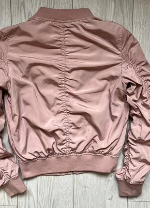 Рожева атласна куртка бомбер від bershka xs3 фото