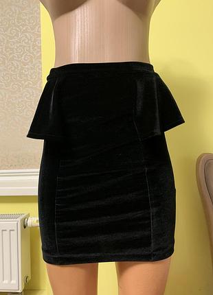Юбка фирменная с баской stradivarius .размер хс,с