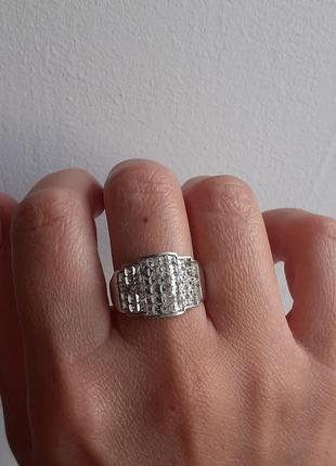 Шикарное серебряное кольцо с кристаллами сваровски1 фото