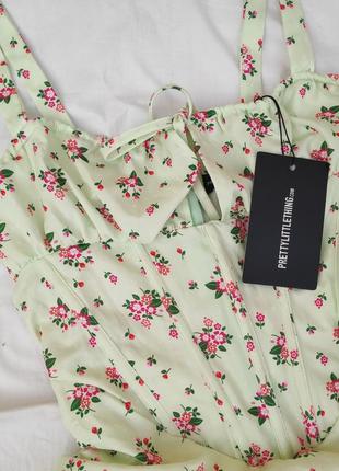 Светло-салатовое облегающее платье корсет  цветочный принт✨ prettylittlething ✨ цветочное платье с драпировкой с завязкой6 фото