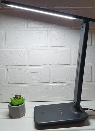 Черный  светодиодный светильник с беспроводной зарядкой лампа настольная на стол