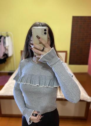 Женская серая кофта с оборками xs