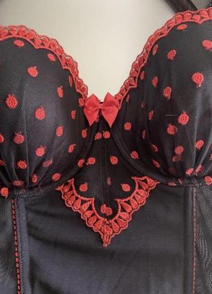 Шикарный, ажурный, корсет черного цвета, с красным горошком от дорогого, бренда: lingerie c&amp;a 👌3 фото