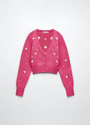 Рожевий вкорочений кардиган у квітковий принт зара кроп джемпер светр кофта на ґудзиках