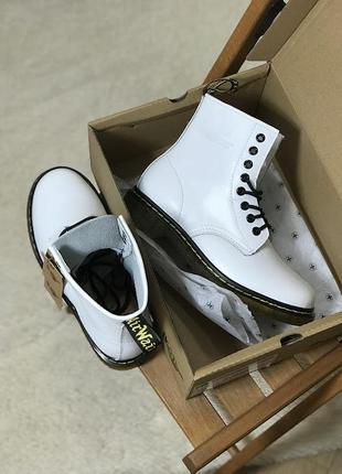 Шикарные кожаные ботинки dr martens classic white7 фото