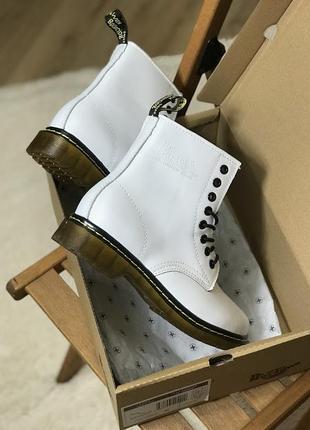 Шикарные кожаные ботинки dr martens classic white4 фото