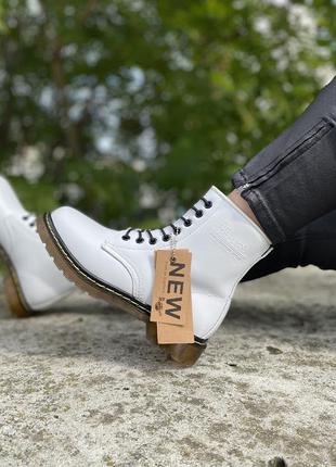 Шикарные кожаные ботинки dr martens classic white9 фото