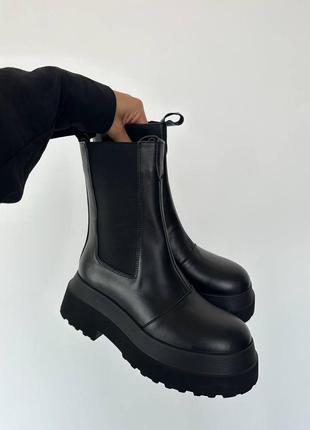 Женские ботинки