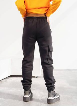 Теплые брюки карго с накладными карманами8 фото