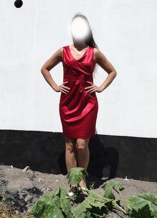 Красиве червоне сатинове плаття st-martins Данія
