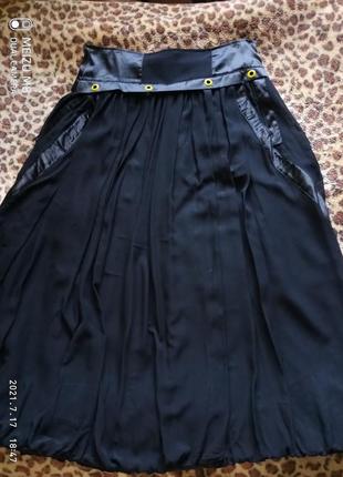 Черная юбка баллон с карманами по бедрам3 фото