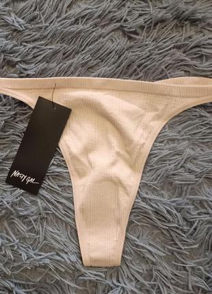 Бесшовные трусики стринги (тонги) в рубчик.