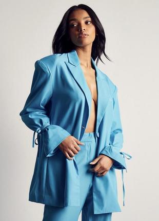 Шикарний яскраво блакитний піджак misspap