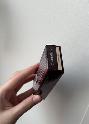 Тональная основа от charlotte tilbury в оттенке 1 fair