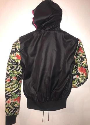 Plein  sport чёрная женская куртка-бомбер с цветочным принтом2 фото
