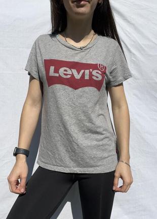 Серая футболка levi’s6 фото