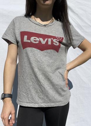 Серая футболка levi’s2 фото