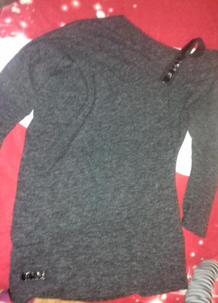 Женский свитерок туника с открытым плечом2 фото