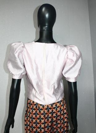 Шикарная укороченная легкая жемчужная жатая блуза на молнии с крутыми объемными пышными рукавами хс2 фото