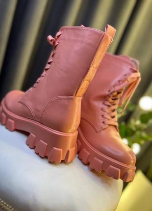 Розовые высокие ботинки на шнуровке