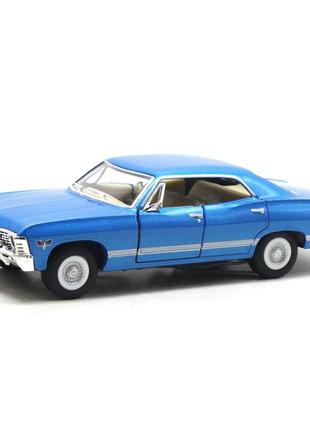 Машинка металева chevrolet classic impala 1967 блакитна