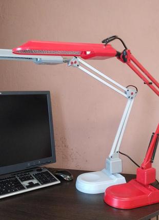 Настольная лампа