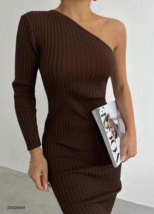 Трикотажное меди платье с разрезами на одно плечо6 фото